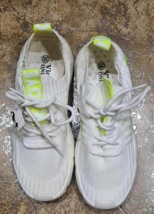 Новые кроссовки violeta