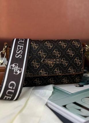 Женская маленькая коричневая сумка guess с плечевым ремнем.8 фото