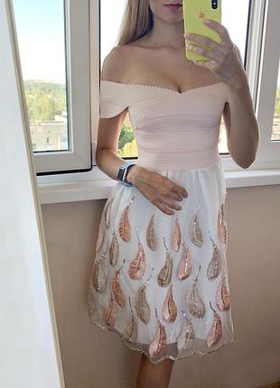 Шикарне плаття/нюдовое рожеве/відкриті плечі/ бандажну