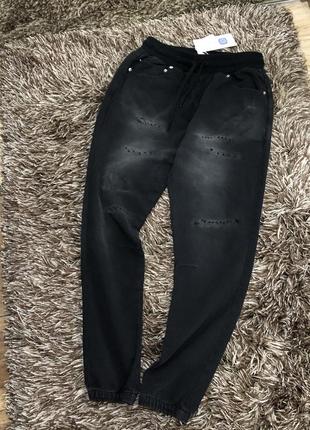 Стильные спортивные брюки