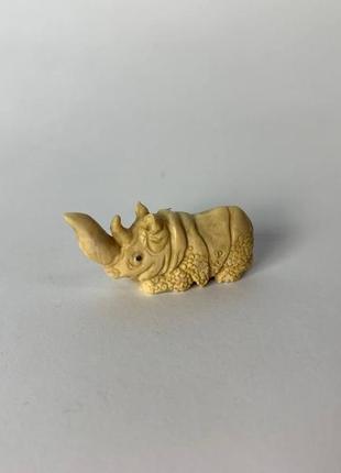Авторська фігурка статуетка "носоріг" з бивня мамонта7 фото