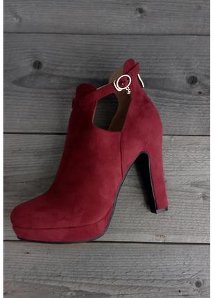 Бордовые женские закрытые туфли ботильоны ботинки замшевые высоком каблуке марсала вишневые стрипы1 фото