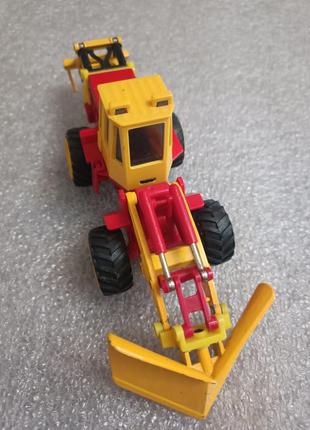Іграшка снігоприбиральний трактор maisto.