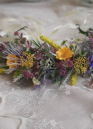 Вінок з польовими квітами