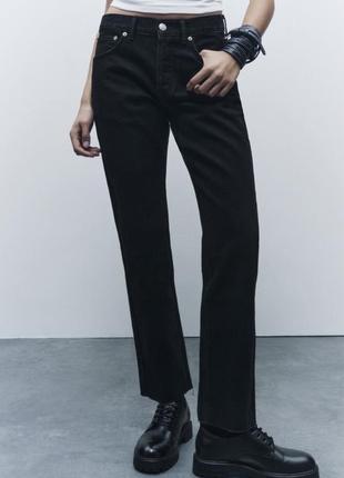 Чорні джинси slim fit - straight leg  прямого  крою з високою посадкою з необробленим краєм з нової колекції zara розмір s3 фото