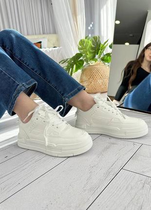 Легкие и удобные белые кроссовки6 фото