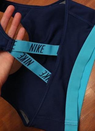 Спортивный топ nike dri fit со съемными поролоновыми вкладышами (размер м)3 фото