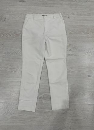 Белые брюки stradivarius