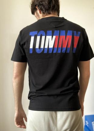 Футболка чоловіча чорна tommy jeans dm0dm16408 bds з лого