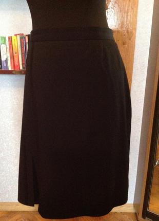 Прямая юбка на подкладке с атласными вставками, р. 561 фото