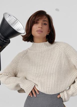 Короткий свитер в рубчик с рукавами реглан3 фото