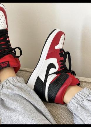 Jordan 1 retro high satin snake chicago wmns