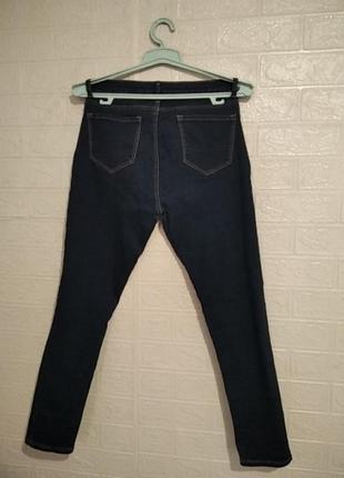Стрейчевые джинсы скинни темно-синего цвета2 фото