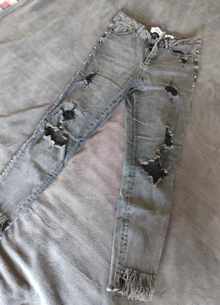 Джинсы женские рваные черные