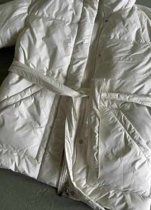 Пухова зимова куртка молочного кольору5 фото