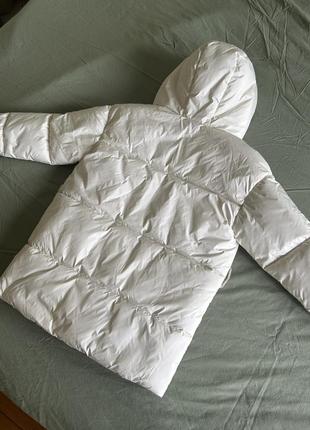 Пухова зимова куртка молочного кольору4 фото