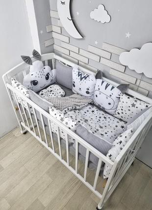Комплект постільної білизни з ковдрою та бортиками-іграшками на 4 боки ліжечка 120х60см- сіро-білий2 фото