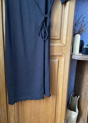 Платье в рубчик черное тянется короткий женский размер м на запах4 фото