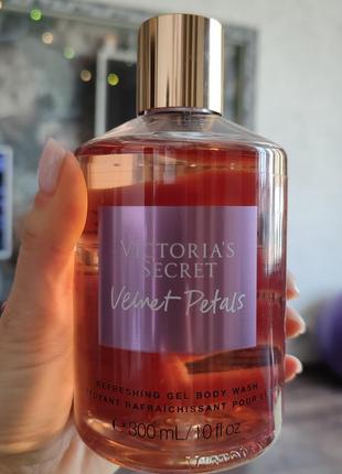 Victoria ́s victorias secret віктория сикрет гель для душу refreshing gel velvet petals body wash1 фото