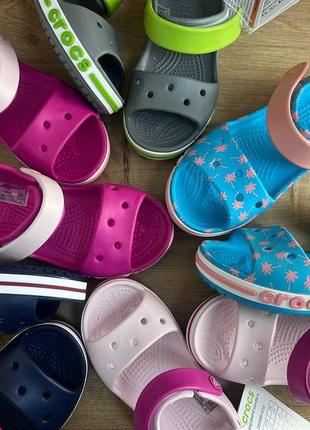 Детские сандалии crocs bayaband sandal kids pool лидер продаж3 фото