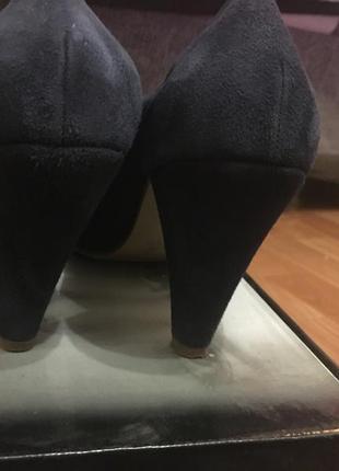 Замшевые туфли на невысоком каблуке3 фото