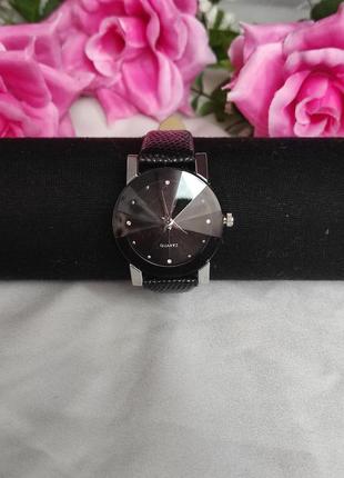 Элегантные и стильные женские часы black quartz🖤⌚1 фото