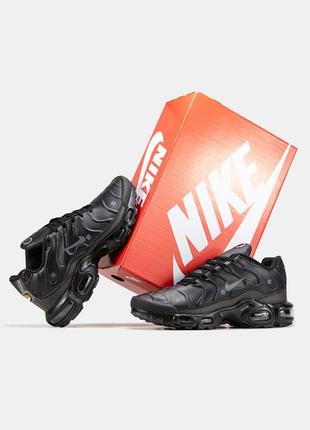 Мужские кроссовки nike air max tn plus black черного цвета