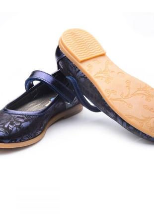 Шкіряні туфлі для дівчинки з квітковою гравіюванням туреччина rn1087392 фото