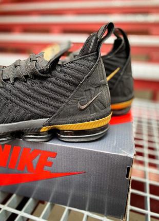 Nike lebron 16 "i'm king black/metallic gold 🆕 чоловічі кросівки найк 🆕 чорні/золоті8 фото