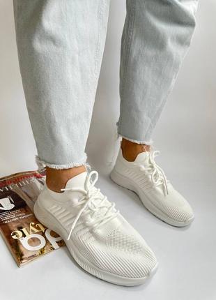 Кросівки в стилі adidas yeezy адидас изи кроссовки белые мягкие для спорта