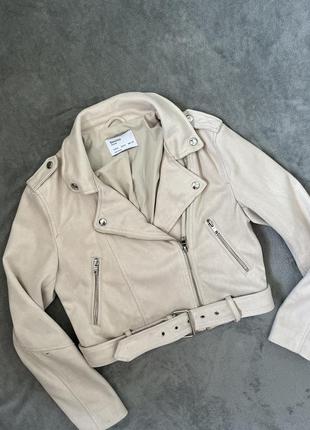 Вкорочена куртка косуха bershka