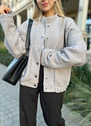 Куртка короткая баранчик шерстяная осень пиджак объемная широкая оверсайз бомбер короткий укороченный3 фото
