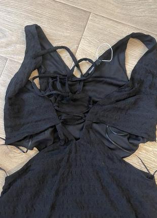 Платье мини, с вырезами, черное, жатка, шикарное, шнуровка2 фото