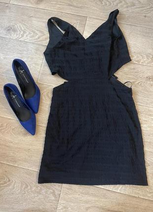 Платье мини, с вырезами, черное, жатка, шикарное, шнуровка5 фото