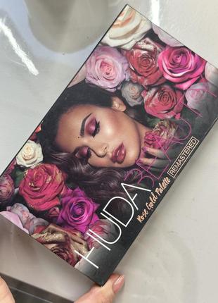 Палетка тіней huda beauty