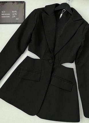 Женский пиджак с разрезами по бокам и на спинке1 фото