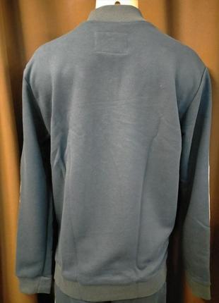 Спортивная кофта мужская, стильная, синяя с лампасами, на молнии, без капюшона.и-5384.
размеры:m;l;2xl.
ціна-450грн3 фото