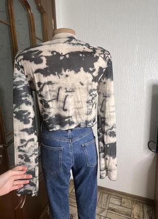 Кофточка-сеточка в стиле печворк и джинсы mom с потертостями6 фото