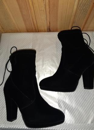 Чёрные бархатные деми ботиночки на каблуке сзади на шнурочках7 фото