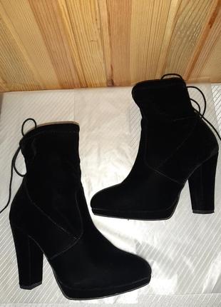 Чёрные бархатные деми ботиночки на каблуке сзади на шнурочках8 фото