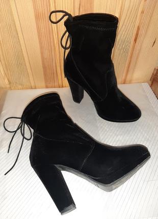 Чёрные бархатные деми ботиночки на каблуке сзади на шнурочках2 фото
