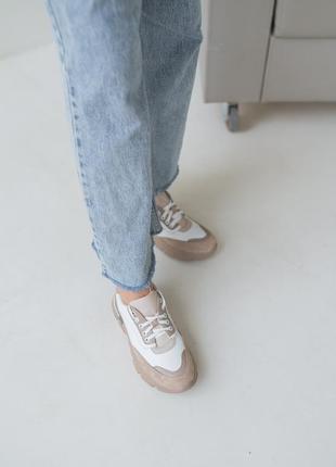 Бежево-белые кроссовки с замшевыми вставками5 фото