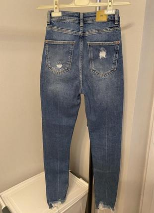 Скіні xs/s zara жіночі джинси з високою посадкою скіні в обтягнення з потертостями штани зара темно-сині2 фото