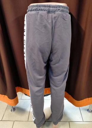 Спортивные штаны мужские, серые с лампасами, манжеты.
и-5386.цена-370грн
размеры:2хl.3 фото