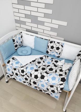 Комплект постельного  с одеялом-конвертом и бортиками на 3 стороны кроватки 120х60см-футбольные мячи1 фото