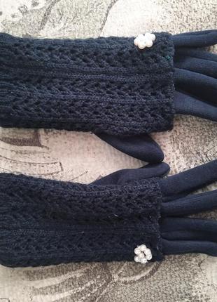 Женские варежки в хорошем состоянии.
двуйные, сверху плетеное.
можно носить вместе или отдельно от верха.
отправка новой или укр по почте.