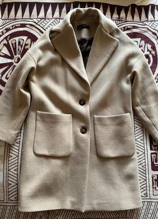 Бежевое шерстяное пальто zara