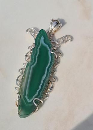 Стильная подвеска с изумрудным агатом