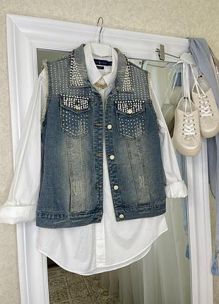 Uldahi джинсовая жилетка безрукавка в стразах