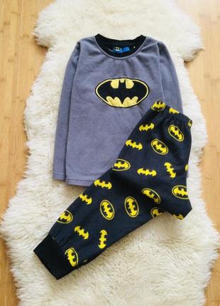 7-8 лет, 128 рост.primark batman флисовая пижама. теплая, мягкая, на манжетах яркая. состояние идет.1 фото